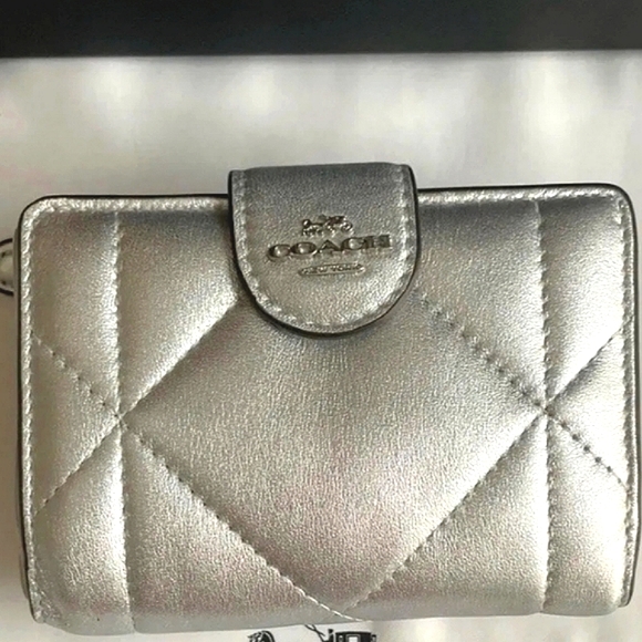 Medium Corner Zip Wallet In Silver Metallic With Puffy Diamond Quilting - Picture 6 of 12